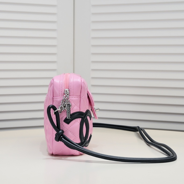 シャネルバッグ背面デザイン